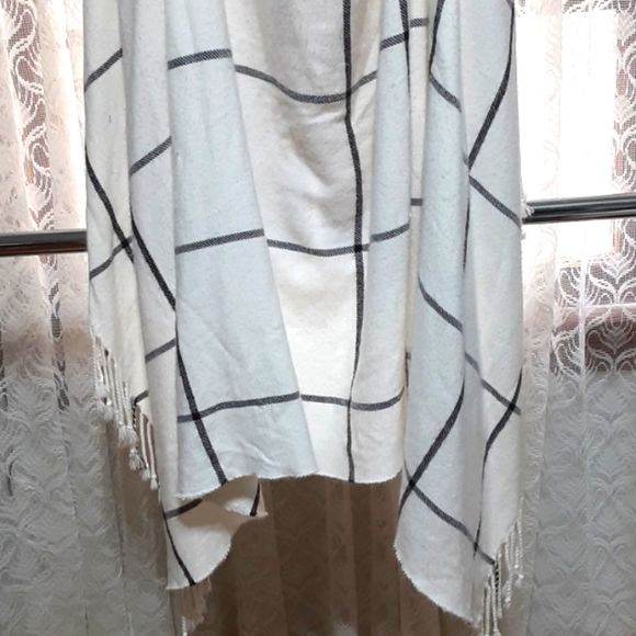 Plaid Cardigan/ overthrow/ shrug for Woman! One size fits most. - Picture 8 of 9